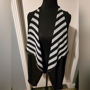 Tea And Rose Black And White Stripped Vest Size L